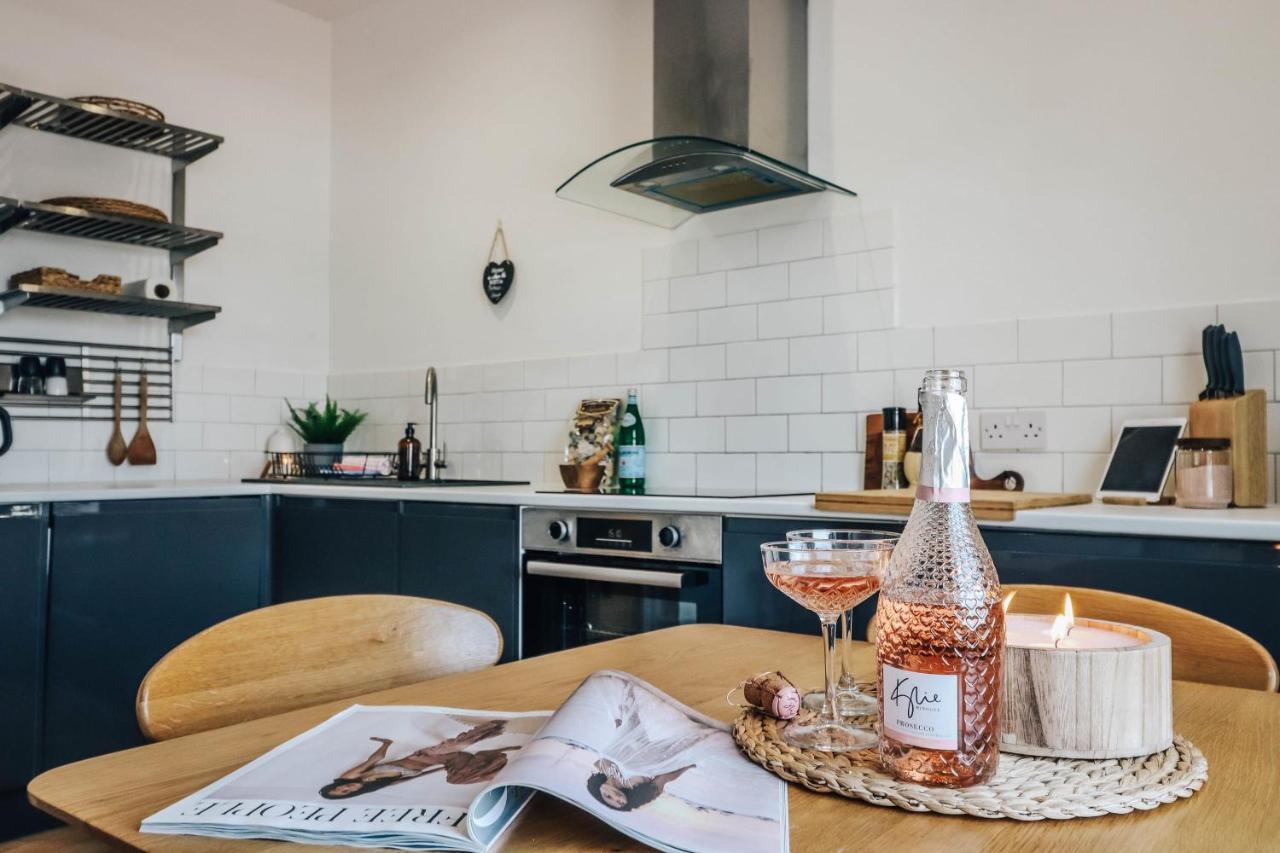 Principality View Apartment Two, By Solace Stays Cardiff Ngoại thất bức ảnh