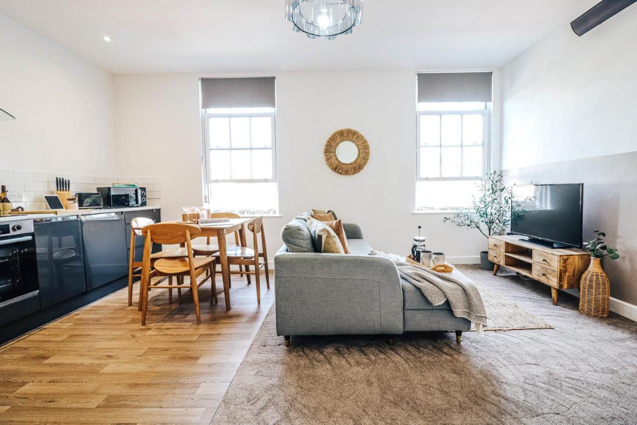 Principality View Apartment Two, By Solace Stays Cardiff Ngoại thất bức ảnh