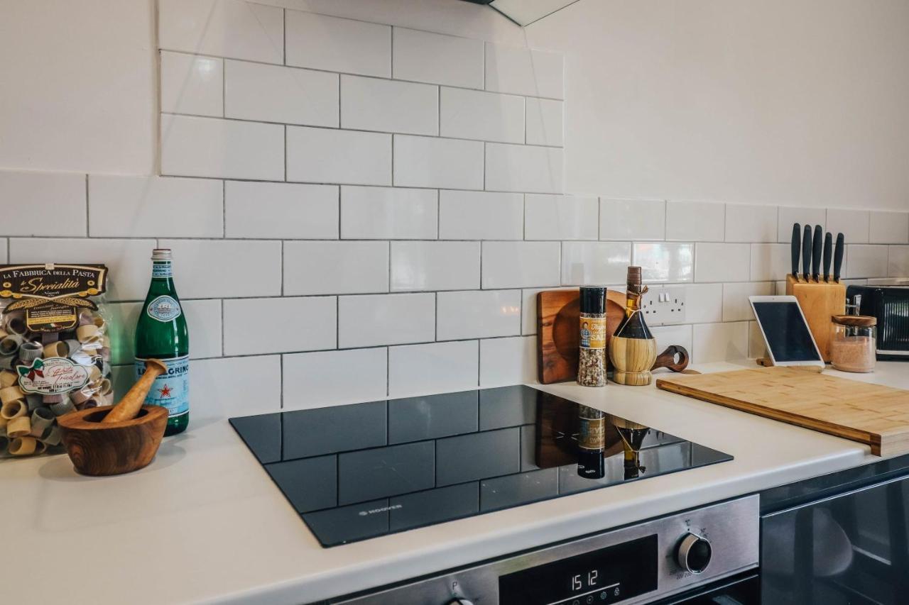 Principality View Apartment Two, By Solace Stays Cardiff Ngoại thất bức ảnh