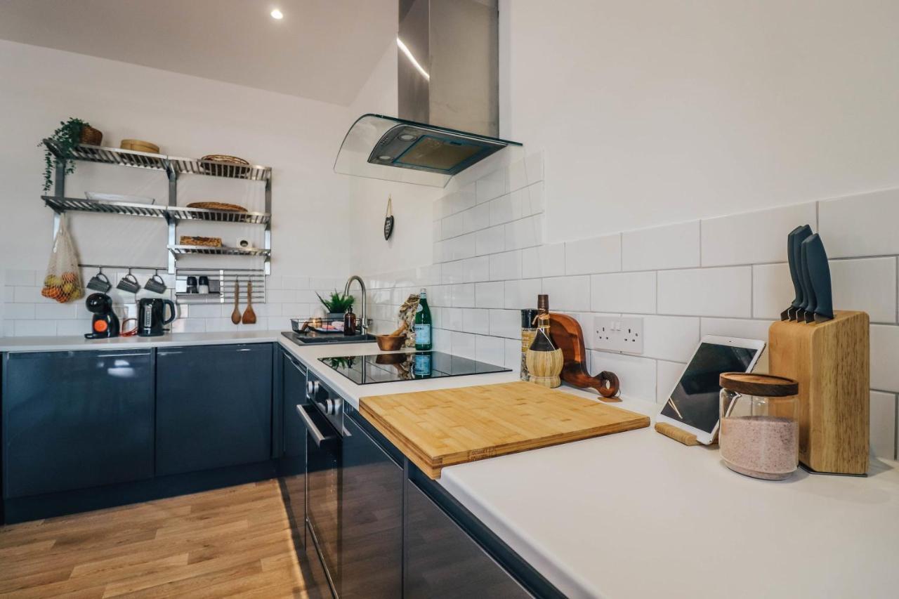 Principality View Apartment Two, By Solace Stays Cardiff Ngoại thất bức ảnh