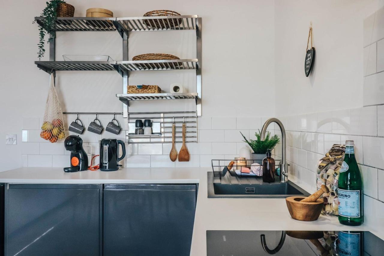 Principality View Apartment Two, By Solace Stays Cardiff Ngoại thất bức ảnh