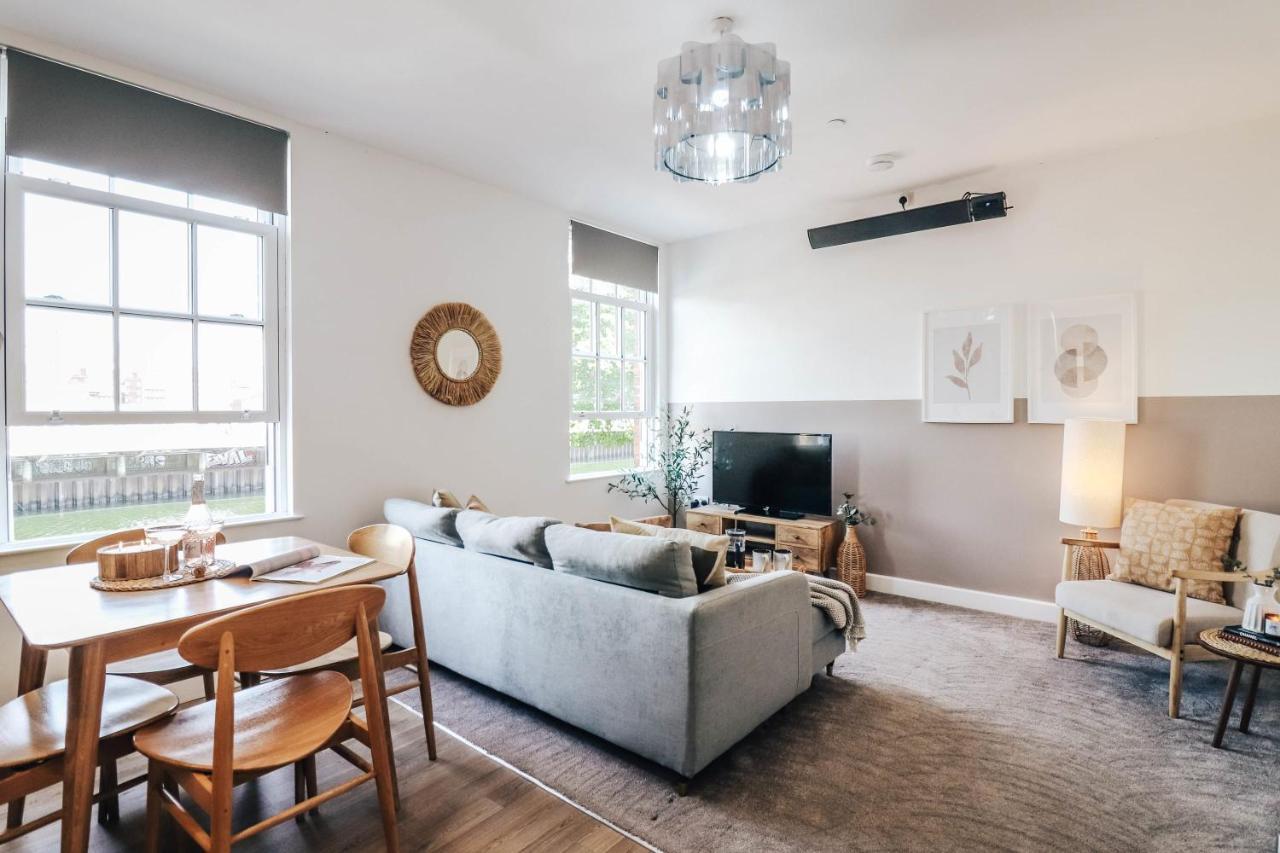 Principality View Apartment Two, By Solace Stays Cardiff Ngoại thất bức ảnh