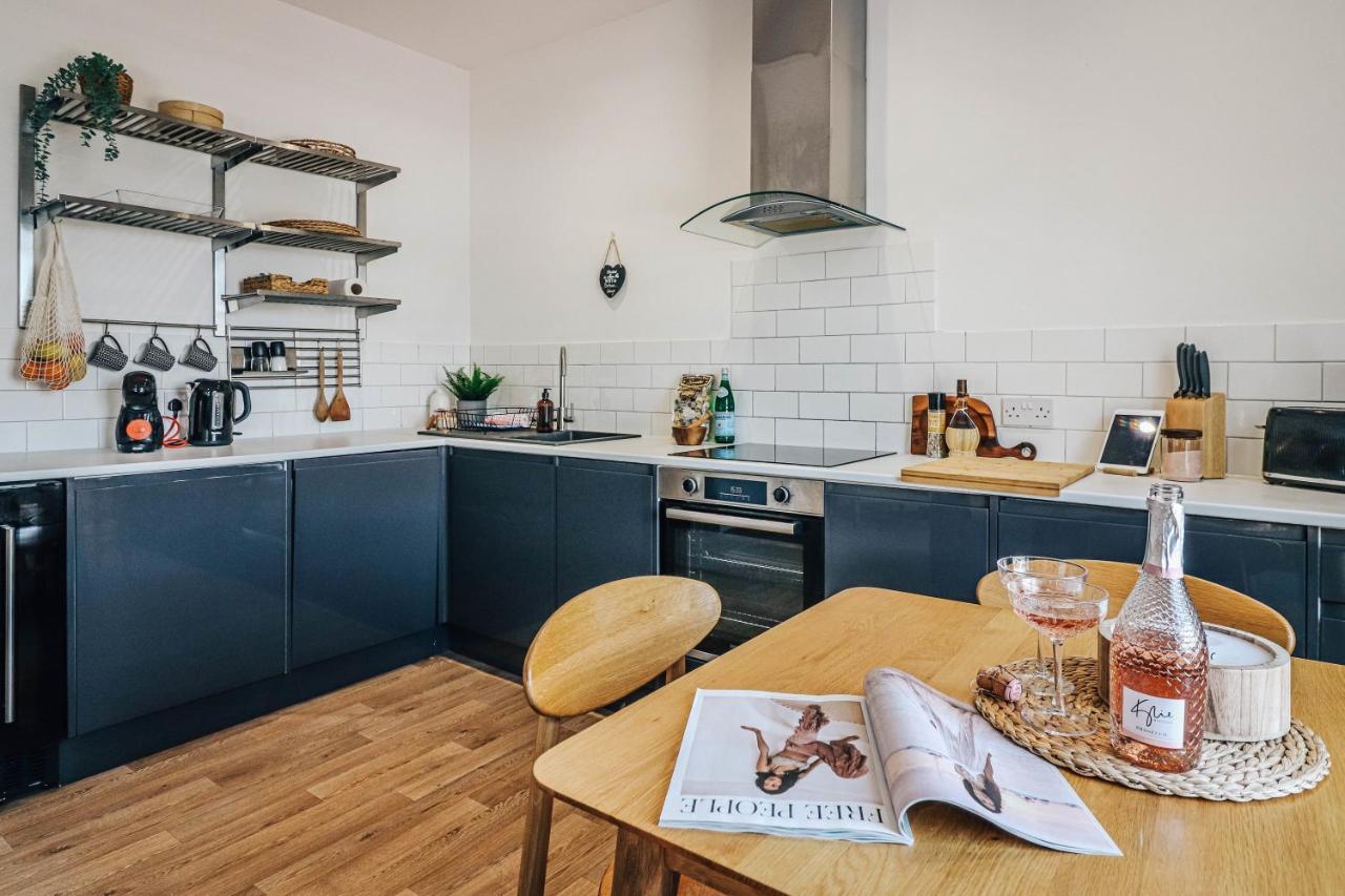 Principality View Apartment Two, By Solace Stays Cardiff Ngoại thất bức ảnh