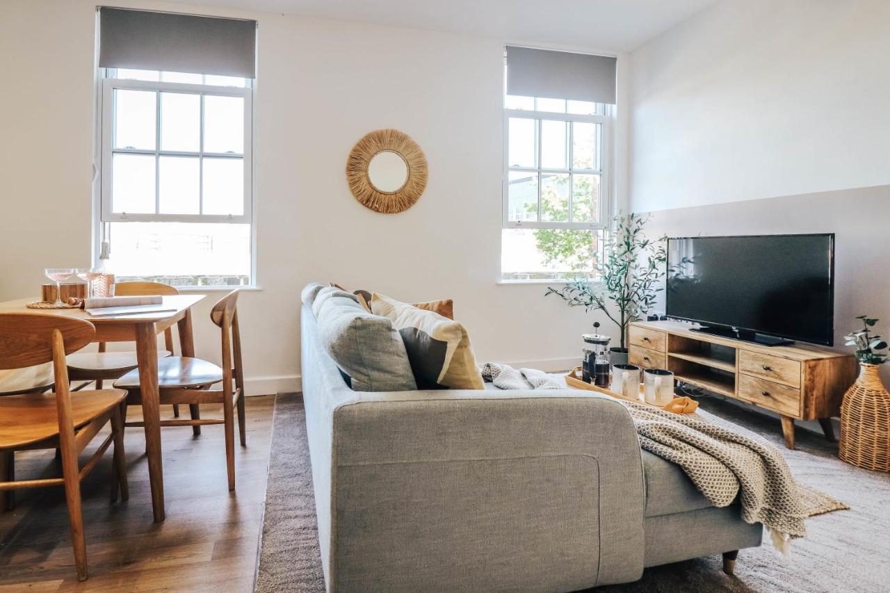 Principality View Apartment Two, By Solace Stays Cardiff Ngoại thất bức ảnh
